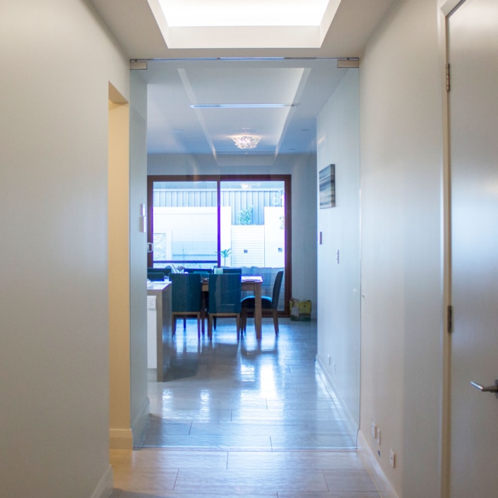 Metinno-Cavity-Unit-with-FramelessGlassDoor