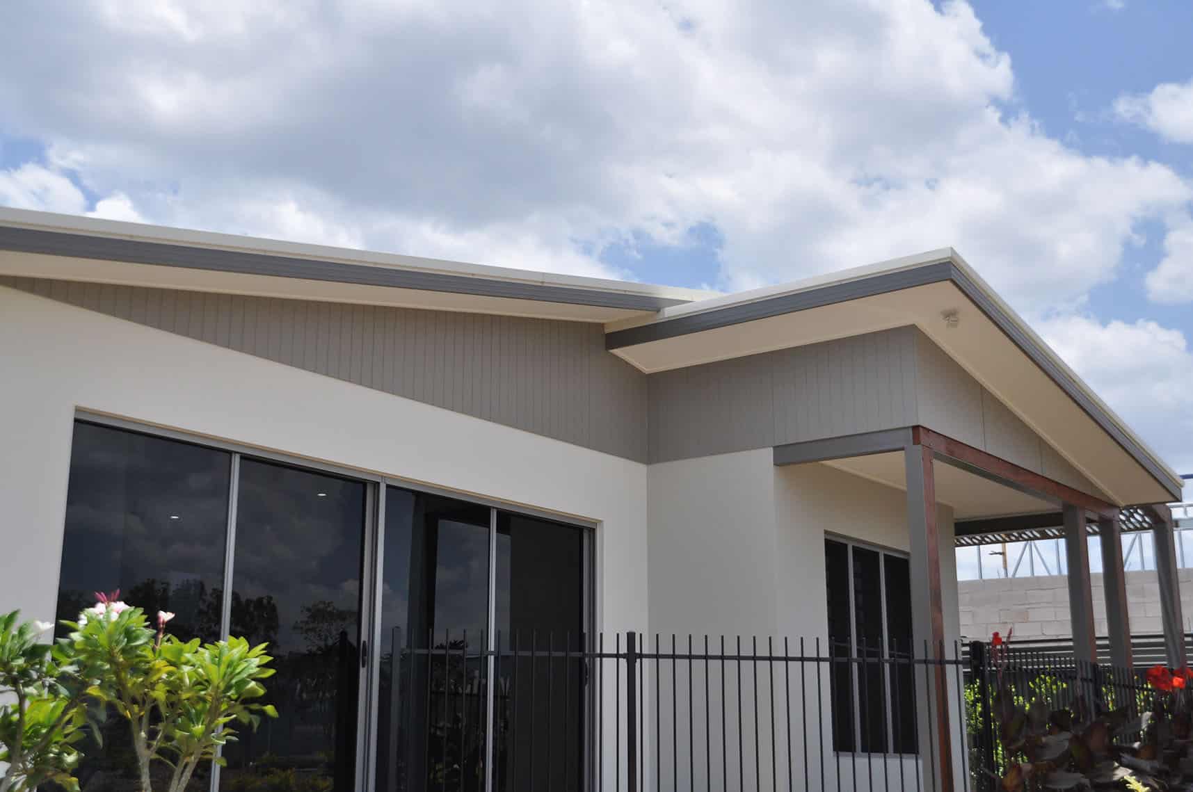 Modern single-storey residential home featuring INNOVA Duragrid fibre cement cladding with expressed joint facade design